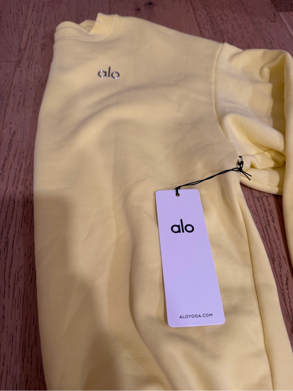 NWT ALO Yoga Yellow Accolade Crew Neck Pullover Sweatshirt